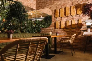 Natural Materials & Biophilic Touches
